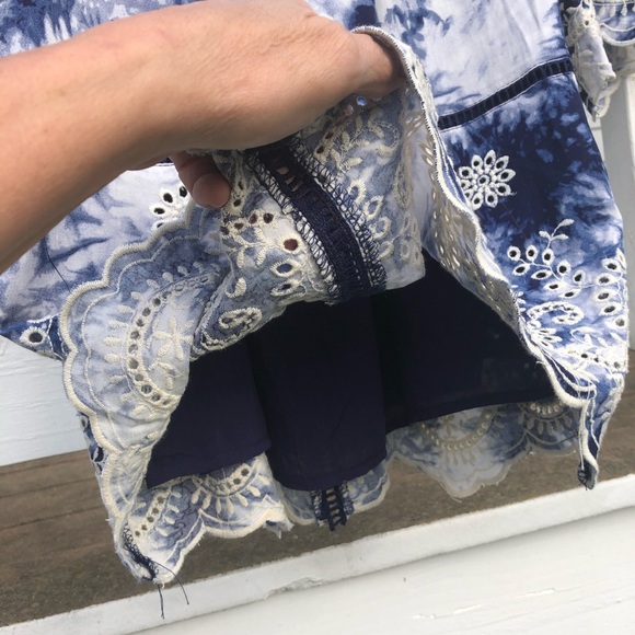 ROMEO & JULIET Off-the-Shoulder Tunic Dress. So Gorgeous with Lace Embellishing! - Picture 5 of 10